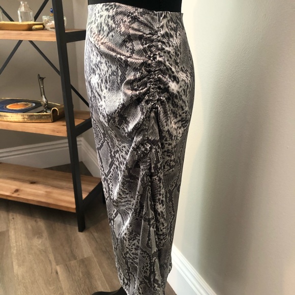 Free Press White & Grey snake print skirt - Picture 3 of 8